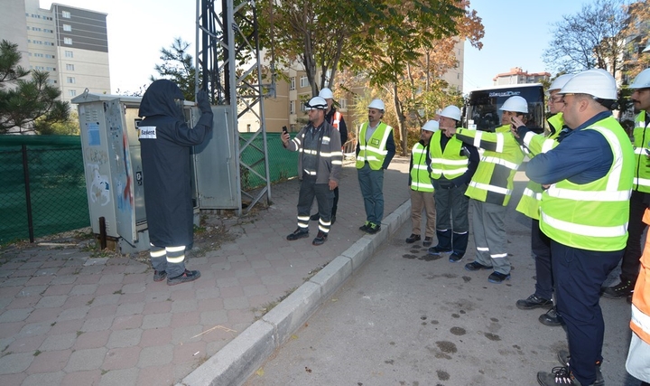 TEDAŞ Elektrik Dağıtım Sektöründe Canlı Bakım İçin Çalışmalarını Hızlandırdı